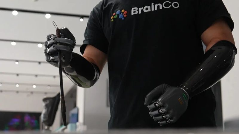在数字化转型的浪潮中，许多企业仍在使用传统的IT架构。这种架构往往存在以下痛点：